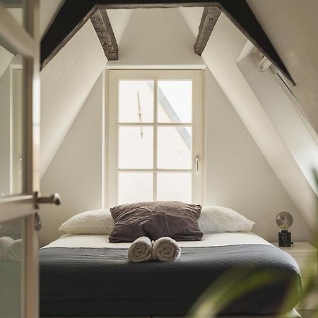 Tiny Attic On The Herengracht, Private Room Amesterdão Exterior foto