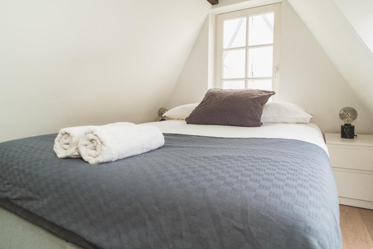 Tiny Attic On The Herengracht, Private Room Amesterdão Exterior foto