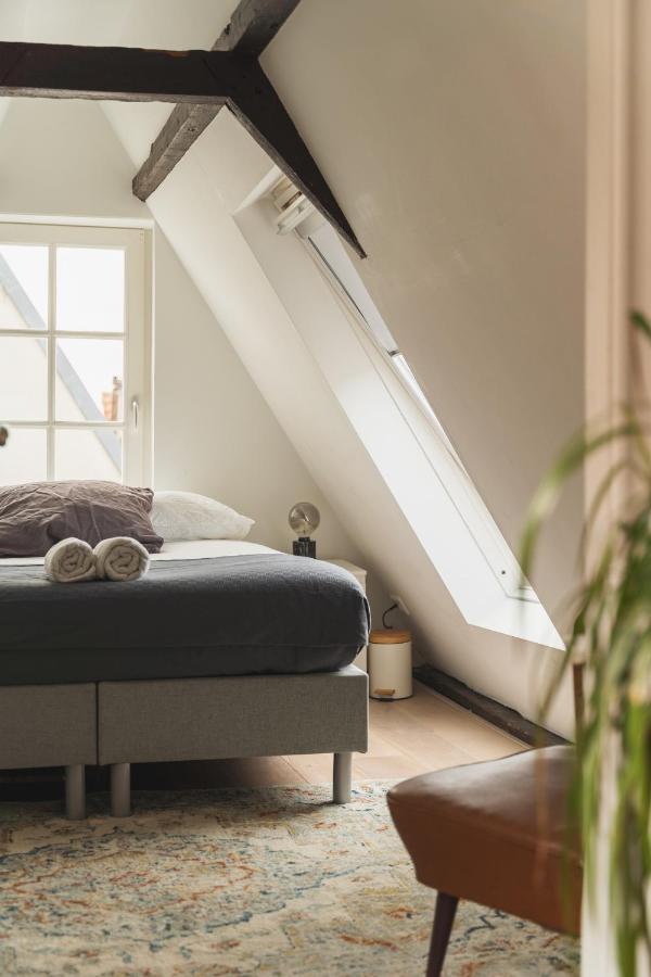 Tiny Attic On The Herengracht, Private Room Amesterdão Exterior foto